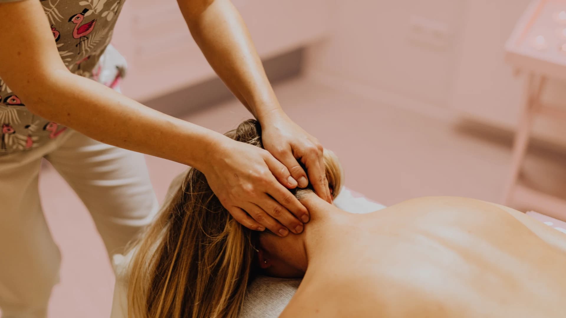 INDIAN HEAD MASSAGE IN NIJMEGEN AT SKINSYMPHONY BEAUTY SALON